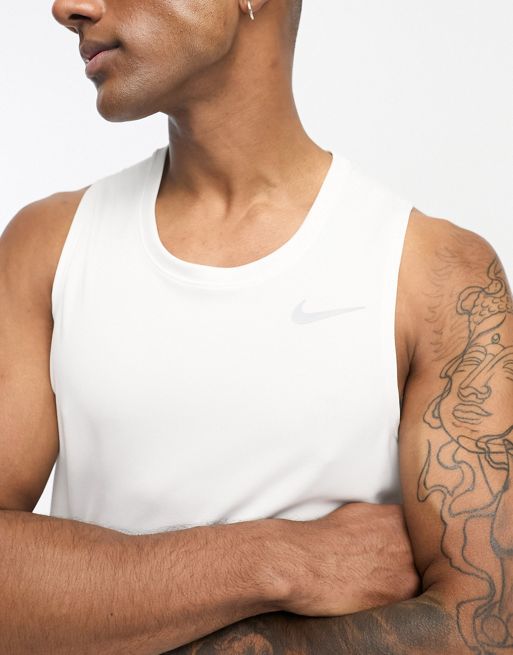 Nike Running - Miler Dri-FIT - Top senza maniche bianco