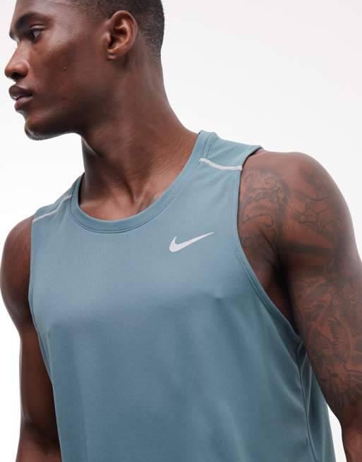 Nike Running – Miler Dri-FIT – Trägertop in Grau, 5 von 5