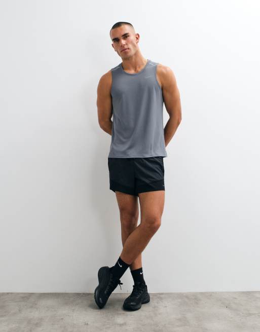 Nike Running – Miler Dri-FIT – Trägertop in Grau, 3 von 5