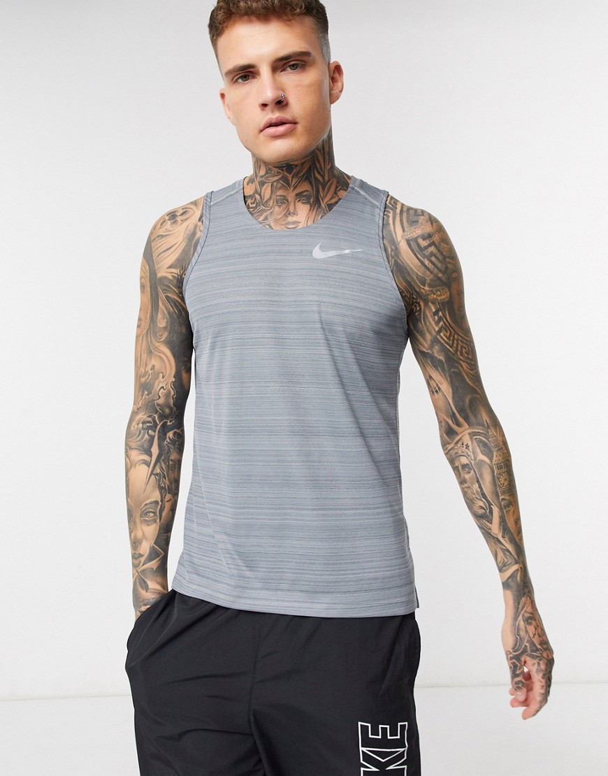 Nike Running - Miler - Hemdje in grijs