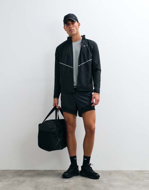 Nike Running Miler jacket in black, 2 of 5