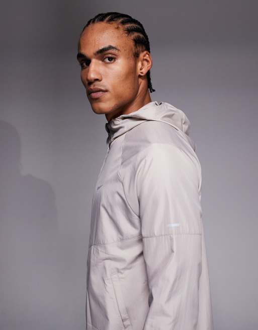 Nike Running Miler jacket in light grey, 4 of 5