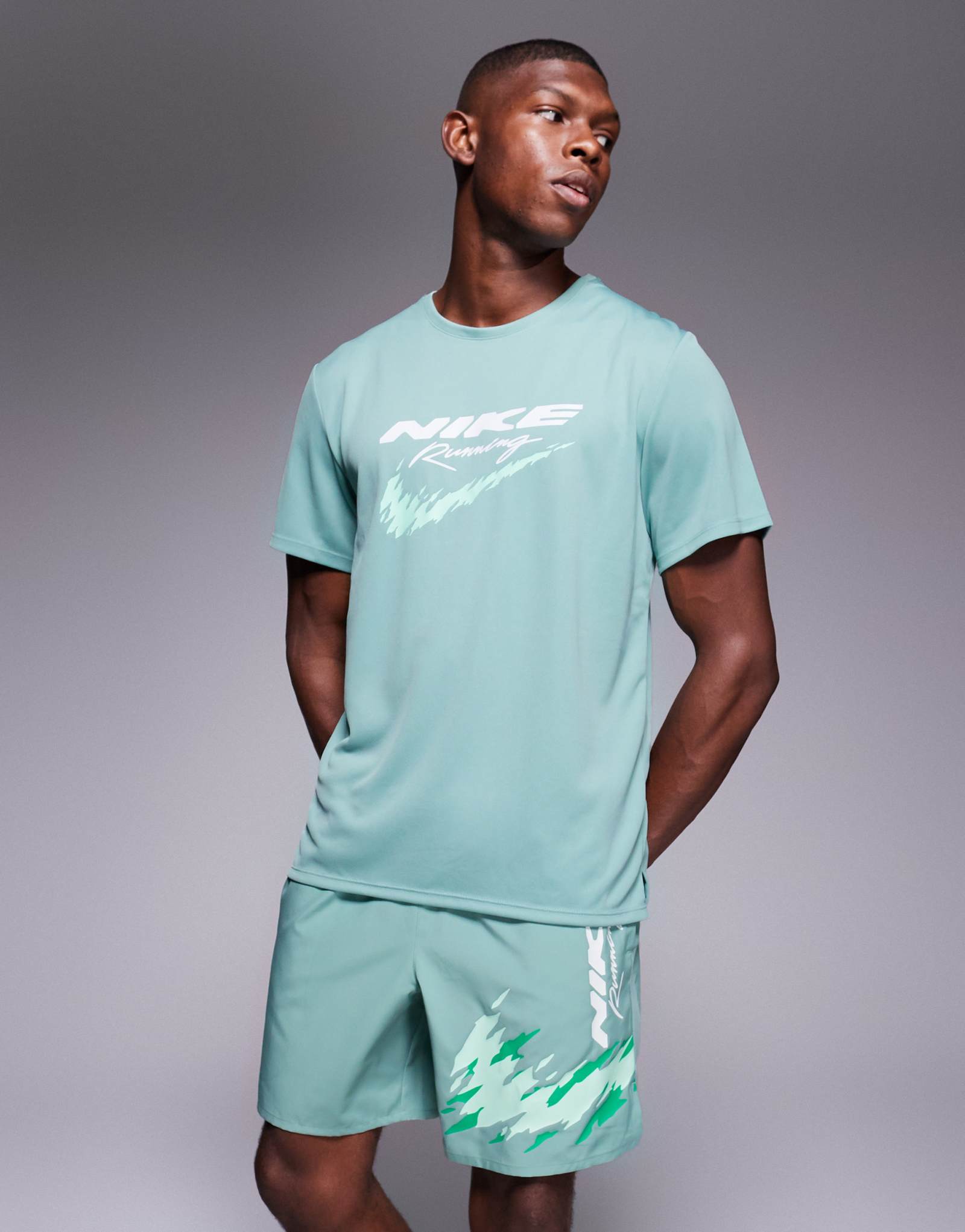 Футболка с логотипом Nike Running Miler зеленого цвета