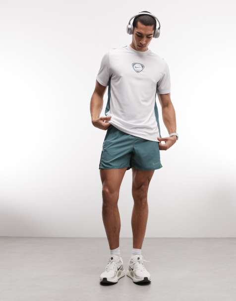 Nike Running - Miler - Short 5 pouces en tissu Dri-FIT - Vert - view 1