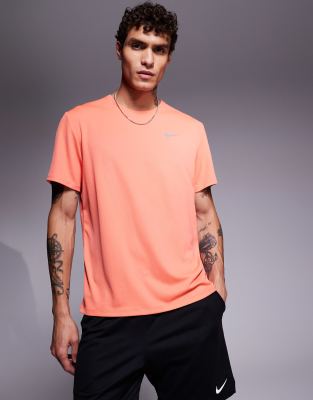 Nike Running - Miler - T-shirt en tissu Dri-Fit - Orange