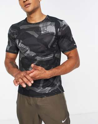 adidas Originals - T-shirt nera mimetica con logo a trifoglio | ASOS