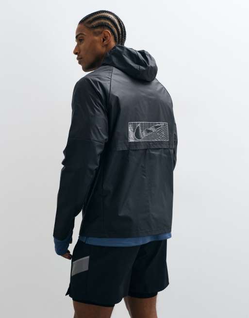 Nike Running Miler winterised jacket in black, 2 of 5
