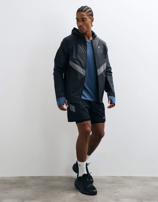 Nike Running Miler winterised jacket in black, 3 of 5