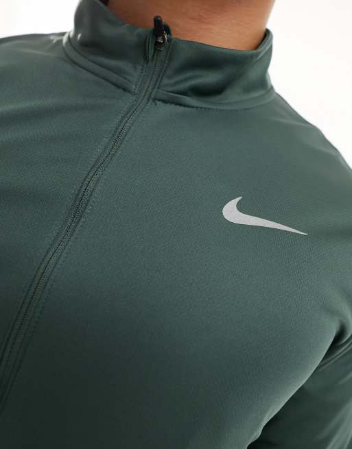 Nike Running – Pacer Dri-FIT – Oberteil in Vintage-Grün mit kurzem Reißverschluss, 2 von 4