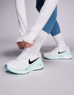 Nike Running - Pegasus 26 - Lauf-Sneaker in Weiß und Grün