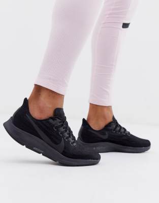 triple black nike running shoes