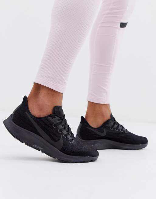 all black nike running trainers