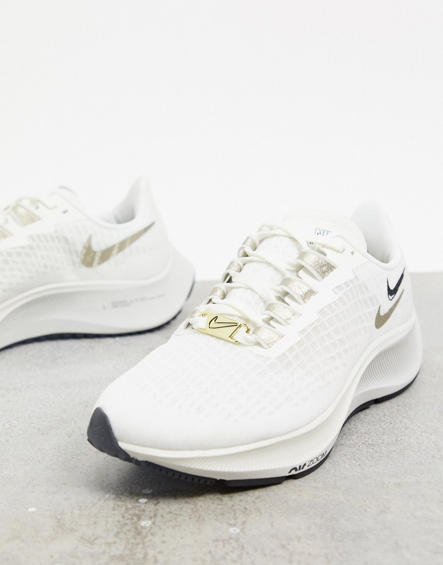 Nike Running - Pegasus Premium - Sneakers in gebroken wit