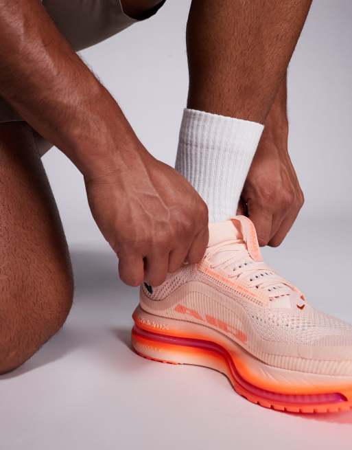 Nike Running - Pegasus Premium - Sneakers in oranje | ASOS