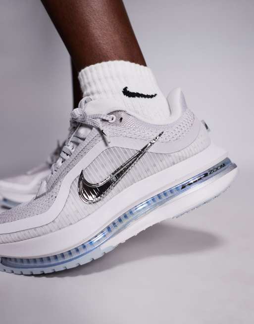 Nike Running Pegasus Premium trainers in light grey and silver, 3 of 5