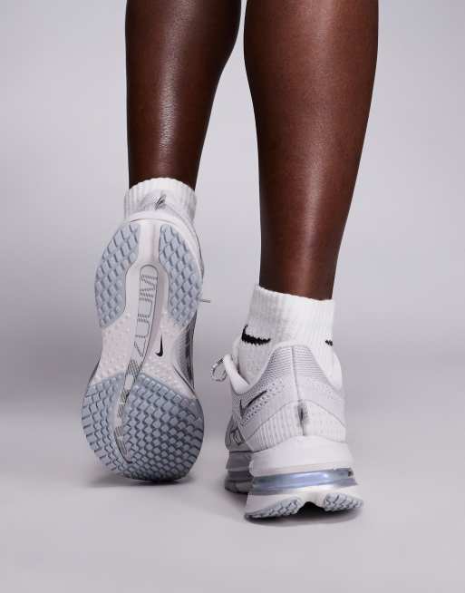 Nike Running Pegasus Premium trainers in light grey and silver, 4 of 5
