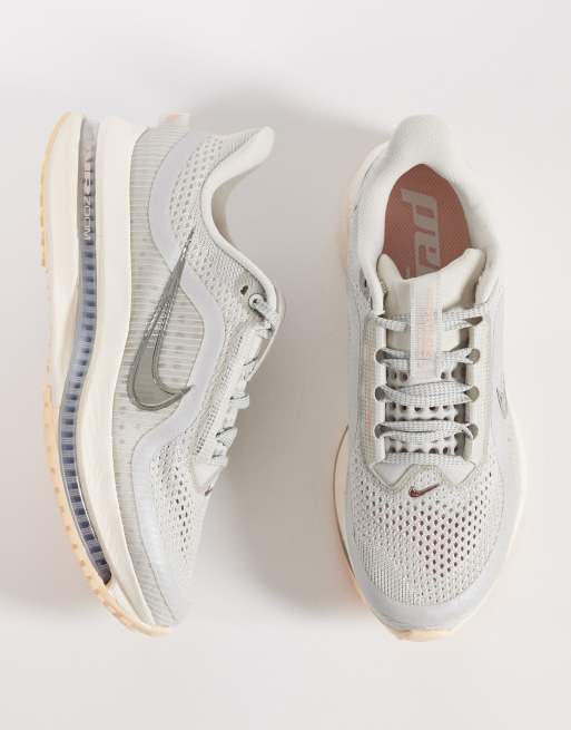 Nike Running Pegasus Premium trainers in orange and white , 3 of 5