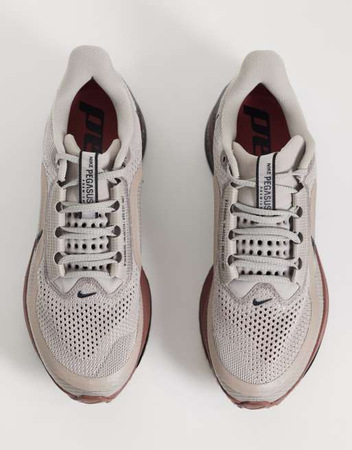 Nike Running Pegasus Premium zapatillas de deporte marrones, 3 de 5