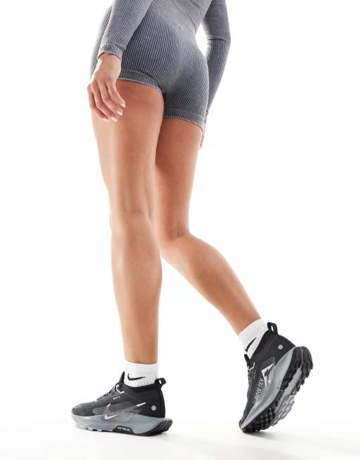 Nike Running Pegasus Trail 5 Gore-Tex sneakers in black and gray, 3 of 5