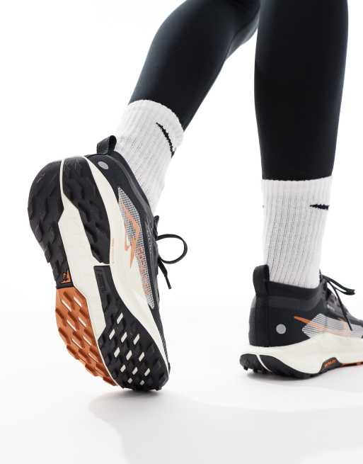 Nike Running Pegasus Trail 5 GORE-TEX sneakers in black and orange, 2 of 5