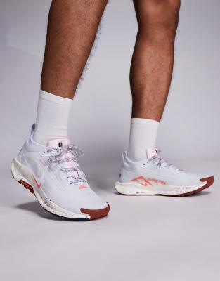 Pegasus Trail 5 GORE-TEX sneakers in white and orange