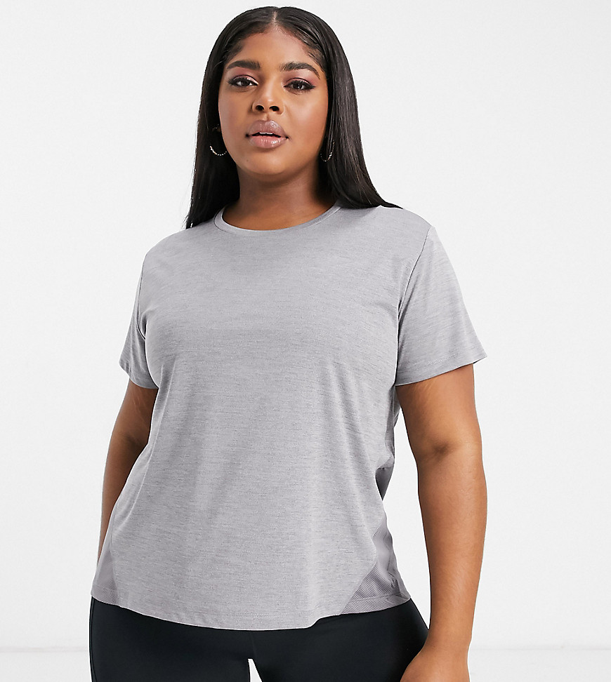 Nike Running Plus - Miler - T-shirt in grijs