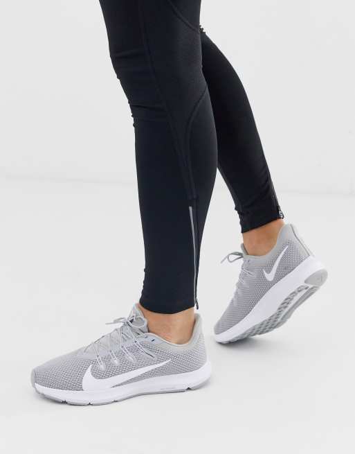 Nike Running Quest 2 sneakers in gray