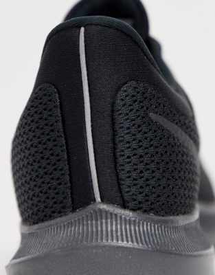 nike running quest 2 sneakers in triple black