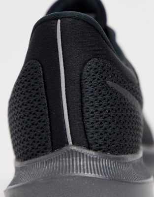 nike quest 2 triple black