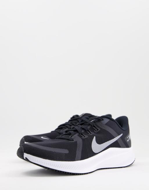 Nike Running - Quest 4 - Sneakers in wit en zwart