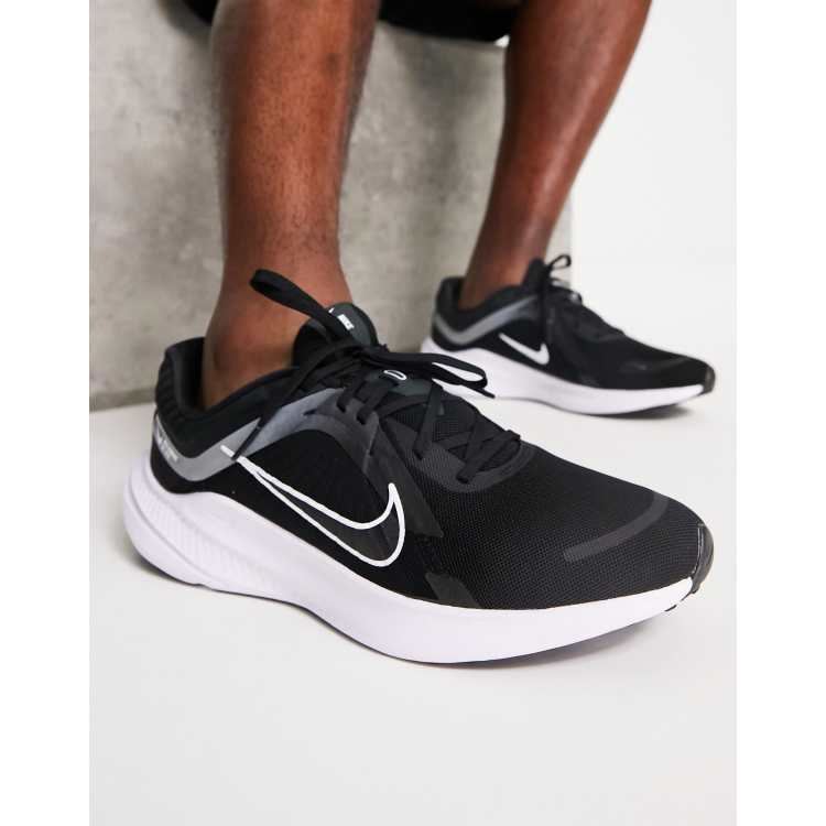 Posicionamiento en buscadores dinastía Insistir Nike Running Quest 5 trainers in black | ASOS