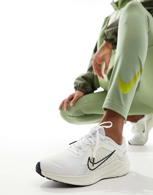 Nike Lightweight Running Sleeves (S/M,White/Silver) : Clothing, Shoes &  Jewelry 