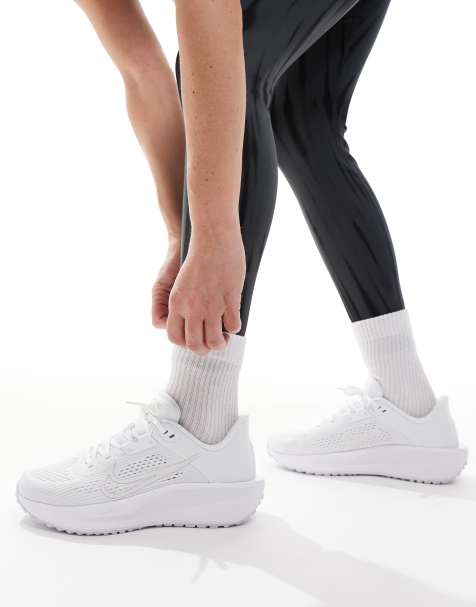 Nike Running - Quest 6 - Hvide og grå sneakers - view 1