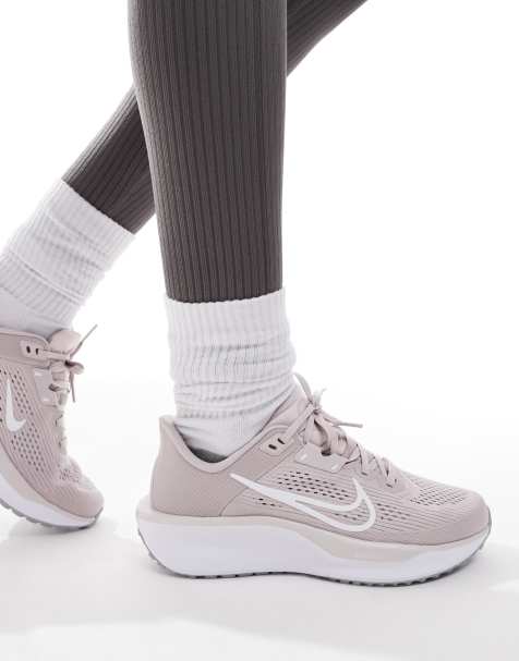 Nike Running Quest 6 sneakers in light pink and white - view 1
