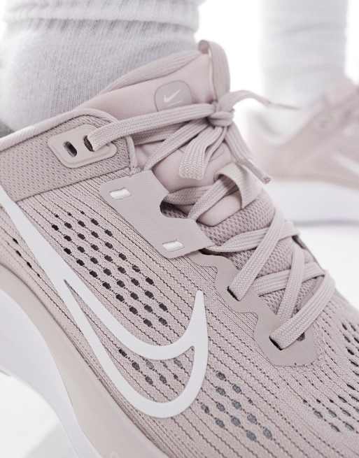 Nike Running Quest sneakers in light pink and white ASOS