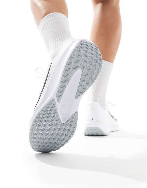 Nike Running Quest 6 sneakers in white and black, 3 of 5