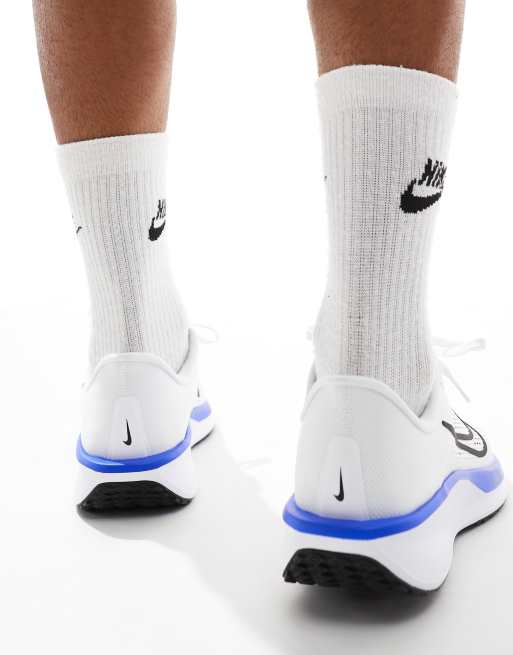 Nike Running Quest 6 sneakers in white and blue, 3 of 5