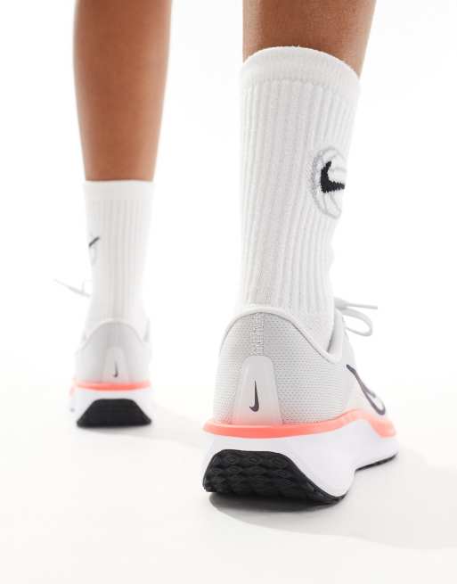 Nike Running Quest 6 sneakers in white and pink