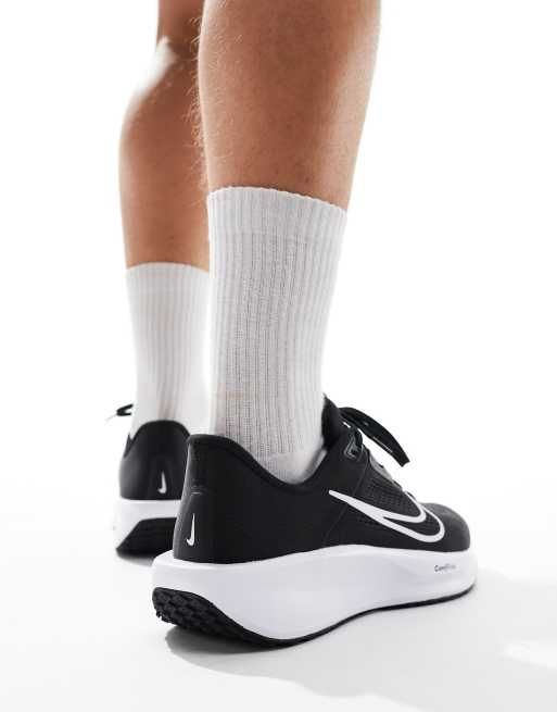 Nike Running Quest 6 trainers in black and white, 3 of 5