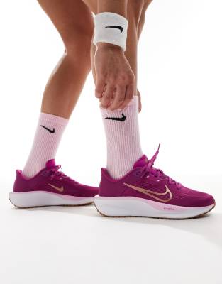 Nike Running Quest 6 trainers in purple and white