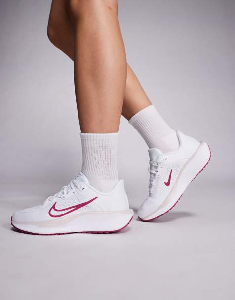 Nike Running Quest 6 trainers in white and pink - view 1