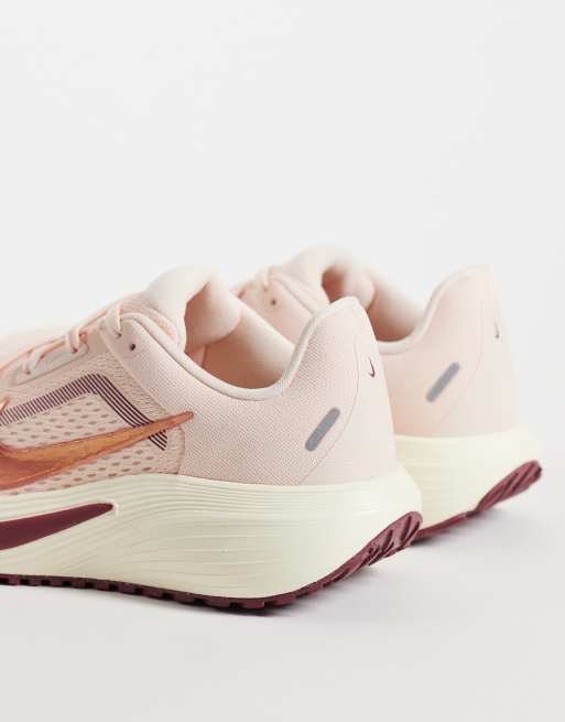 Nike Running Quest 7 sneakers in roze, 3 van 5