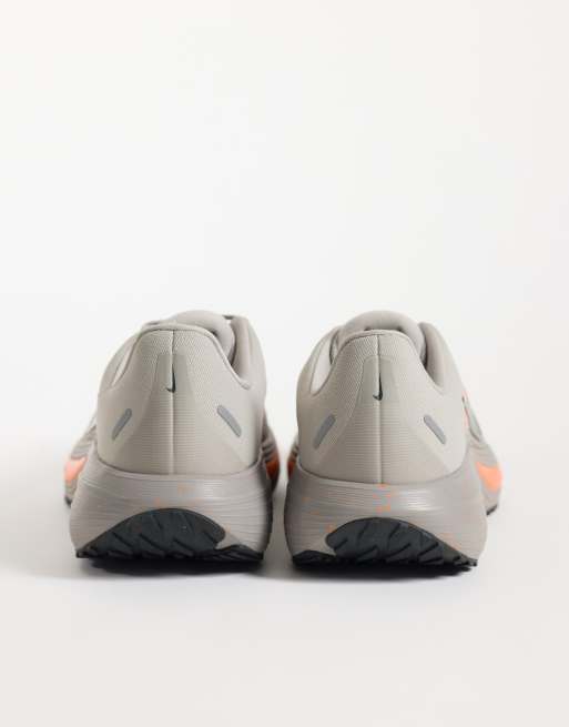 Nike Running Quest 7 trainers in grey, 2 of 5