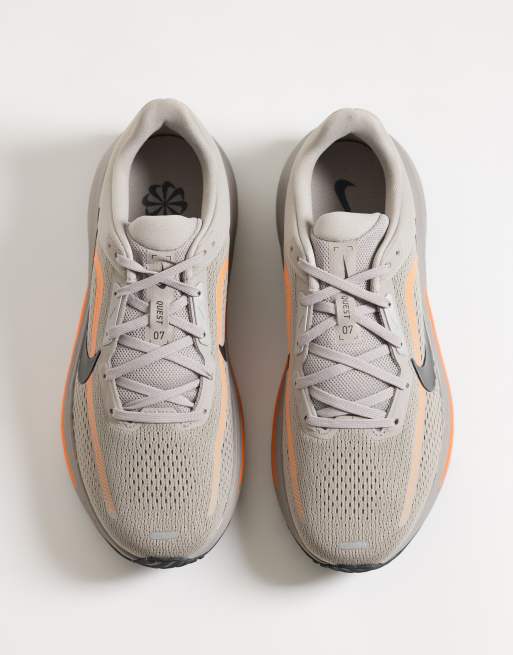 Nike Running Quest 7 trainers in grey, 3 of 5