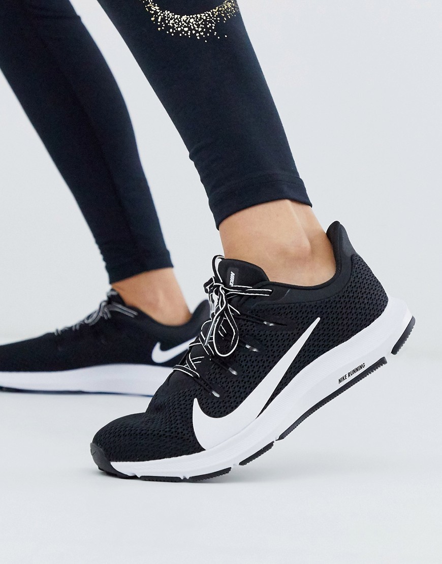 Nike Running - Quest - Sneakers in zwart met wit