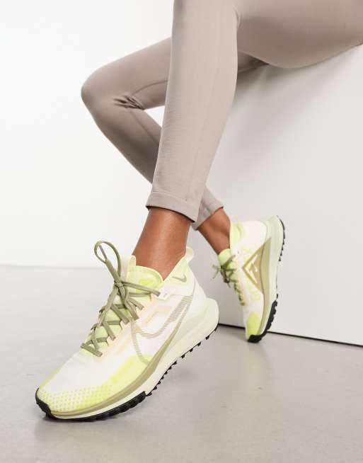 Nike Running react Goretex peg trail 4 Trainer in ivory and neutral olive