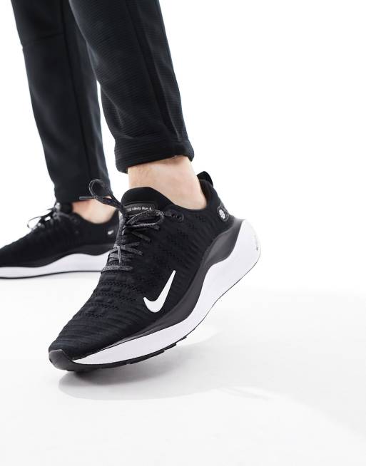 Flyknit running hotsell shoes black