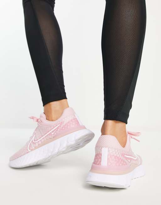 Flyknit trainer 2025 womens pink