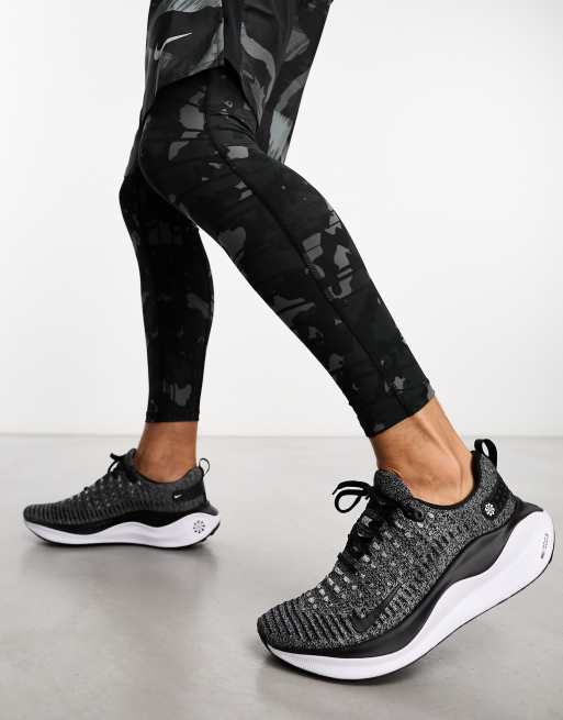 Flyknit running shoes clearance black