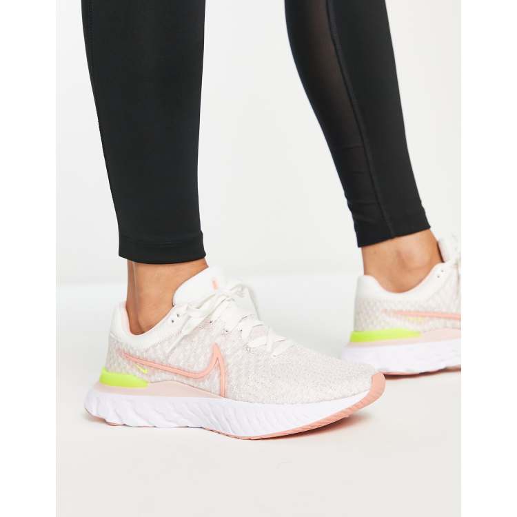 All white nike flyknit womens online